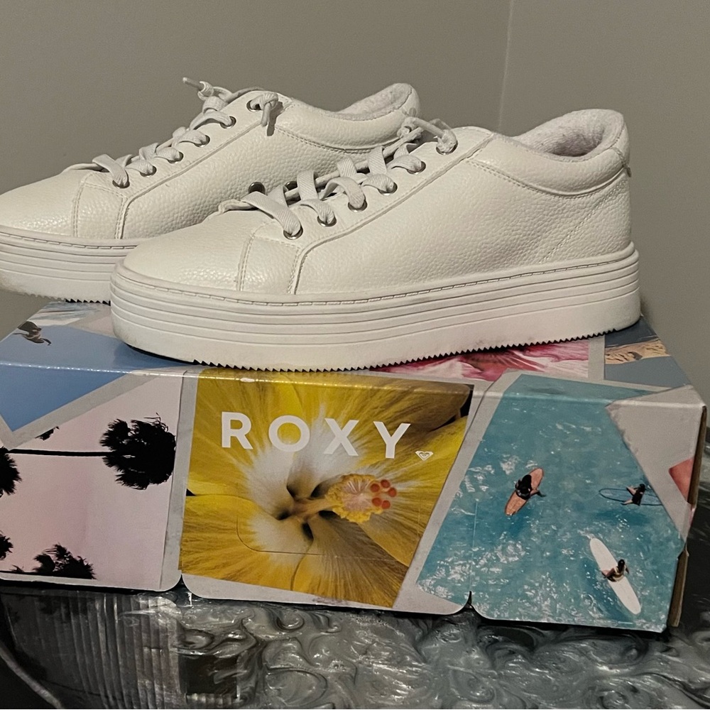 Roxy All White Sneakers Size 9. Excellent condition!